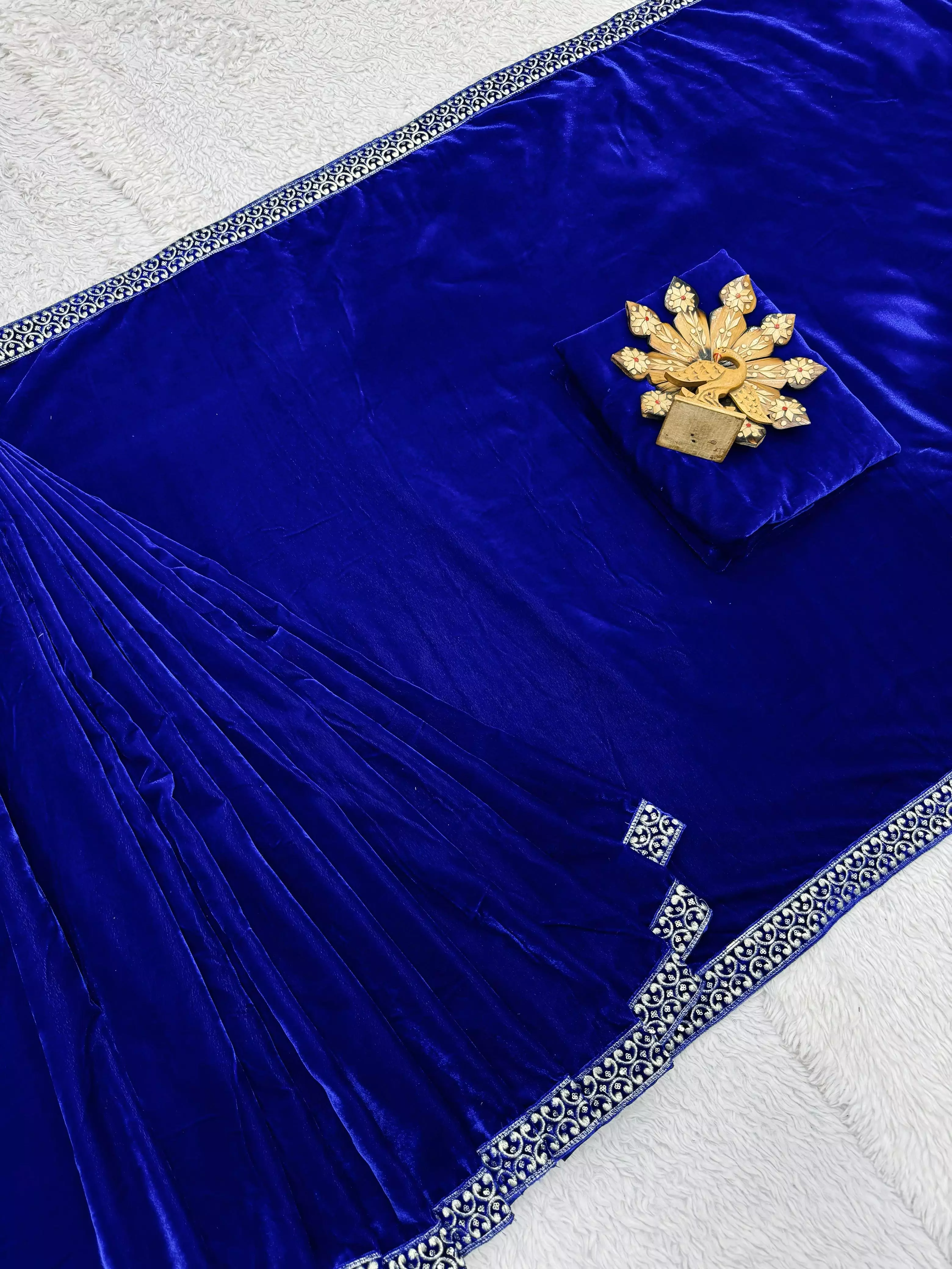 Beautiful Velvet Saree with Blouse  for Women -SSS001VS